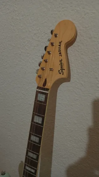 Fender Squier Jaguar Classic Vibe 70s NUEVA