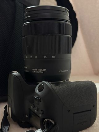 Cámara réflex foto /video Canon EOS 77D (SIN USAR)