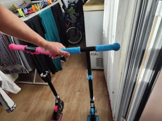 Patinetes infantiles rosa y azul