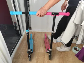 Patinetes infantiles rosa y azul