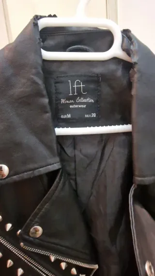 Chaqueta cuero pinchos negra