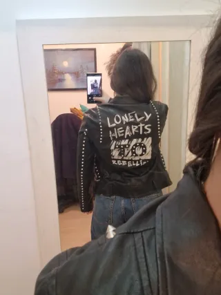 Chaqueta cuero pinchos negra