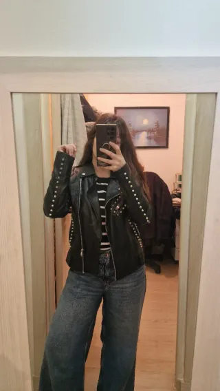 Chaqueta cuero pinchos negra