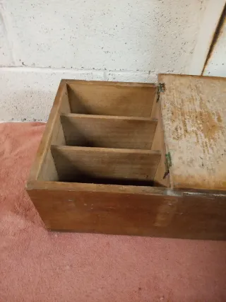 Cassettiera in legno da restaurare l.50 h.21 p.32