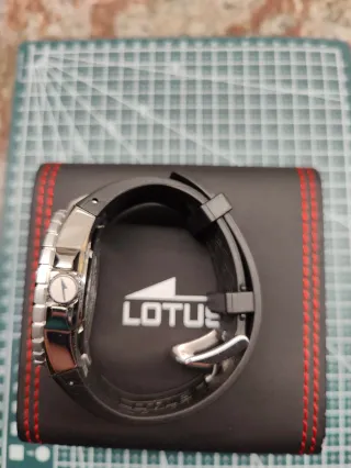 Reloj Lotus modelo 15805