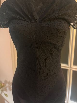 Body in pizzo nero scollo a V