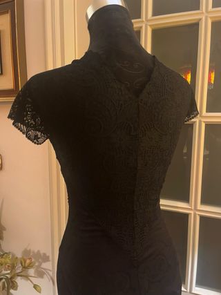 Body in pizzo nero scollo a V