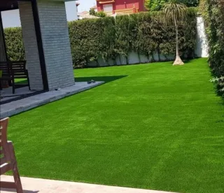 Césped artificial y servicios de jardinería