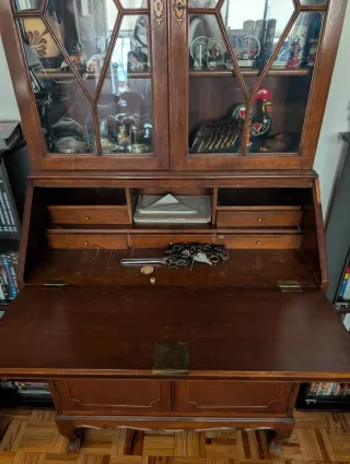 Secreter con vitrina (bureau) de madera