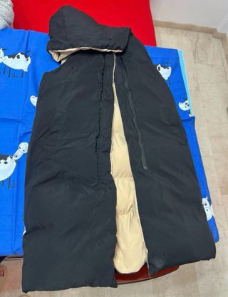 Chaquetón largo acolchado sin mangas y reversible