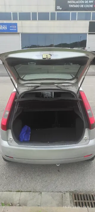 Ford Fiesta 2005 1.4 gasoline. Buen cuidado. Et. B