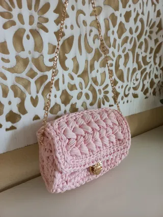 Bolso cadena dorada crochet