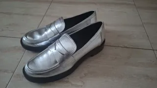 Zapatos plateados