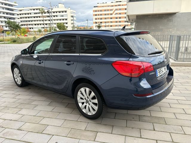 Opel Astra 2012