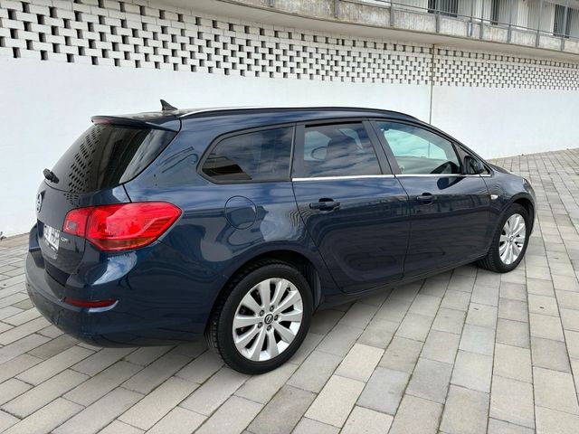 Opel Astra 2012