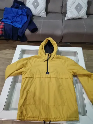 Chaquetón PullBear Amarillo Talla L