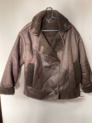 Chaquetón elegante y calentito. Sin estrenar