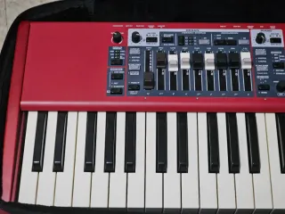 Nord Electro 6D 61 Teclas