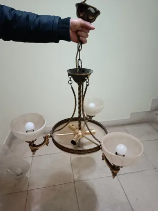 Lampara para sala de 3 brazos en dorado y bronce