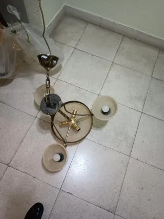 Lampara para sala de 3 brazos en dorado y bronce