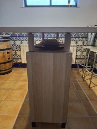 Barra bar para bodega color roble.