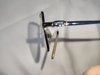 2 monturas de gafas LACOSTE vintage y una funda.