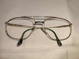 2 monturas de gafas LACOSTE vintage y una funda.