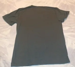 Camiseta negra de chica con dibujo de gato