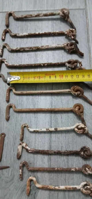 Lote ganchos albadilla distintos tamaños.