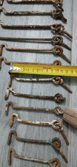 Lote ganchos albadilla distintos tamaños.