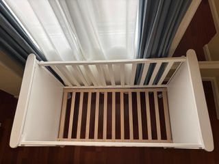 Cuna de madera y colchon