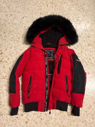 Chaquetón Kings Will Dream rojo con capucha