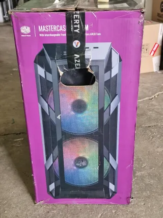 Torre de ordenador gaming nuevo.