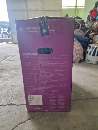 Torre de ordenador gaming nuevo.