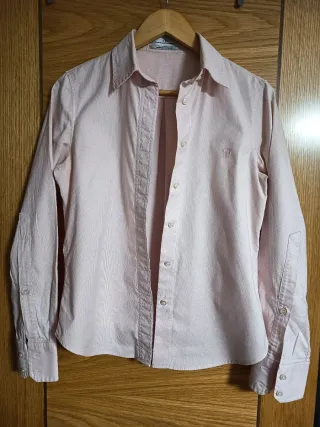 Camisa rosa Carolina Herrera.