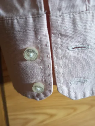 Camisa rosa Carolina Herrera.