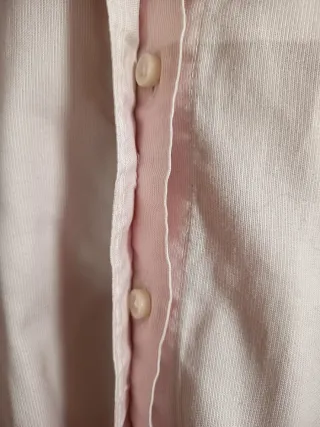 Camisa rosa Carolina Herrera.