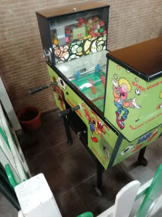 Futbolín infantil de bolas saltarinas