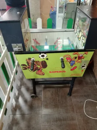 Futbolín infantil de bolas saltarinas