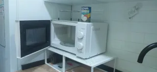 Microondas Candy con Grill en color blanco