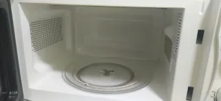 Microondas Candy con Grill en color blanco