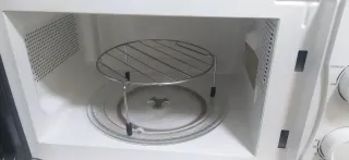 Microondas Candy con Grill en color blanco