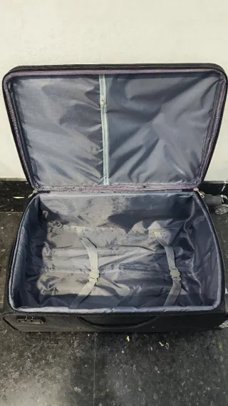 Maleta de viaje negra