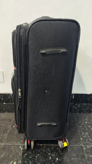 Maleta de viaje negra