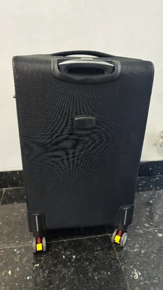 Maleta de viaje negra