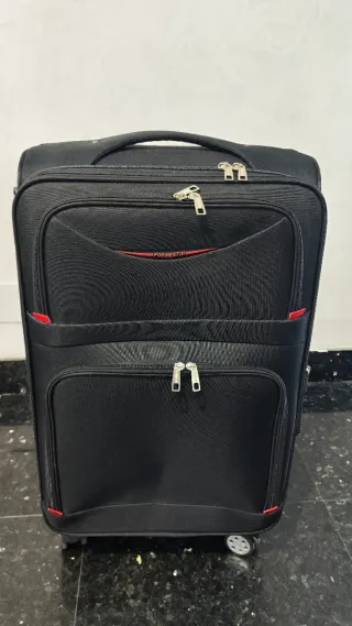 Maleta de viaje negra