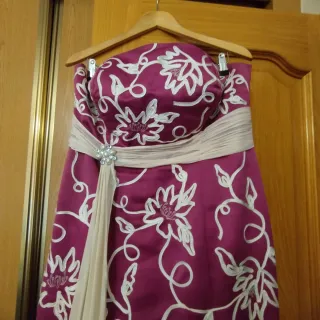 Vestido de fiesta morado y blanco