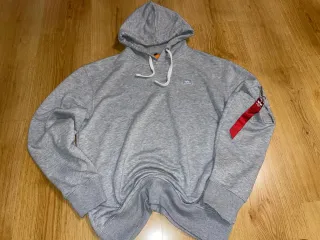 Sudadera Alpha Industries Gris con Llavero