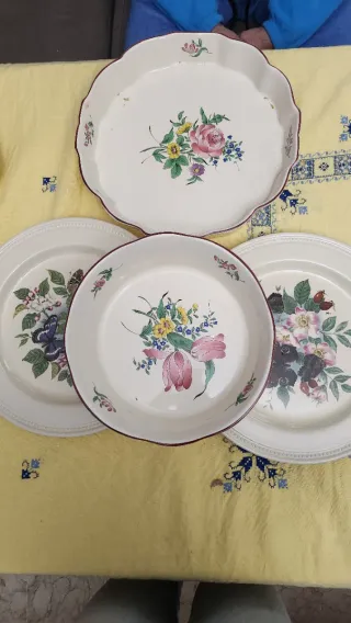Lote Porcelana con flores y mariposas. (TODO)