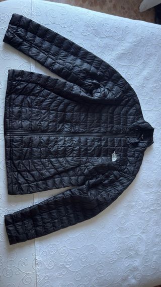 Chaqueta North Face Thermoball negra como nueva